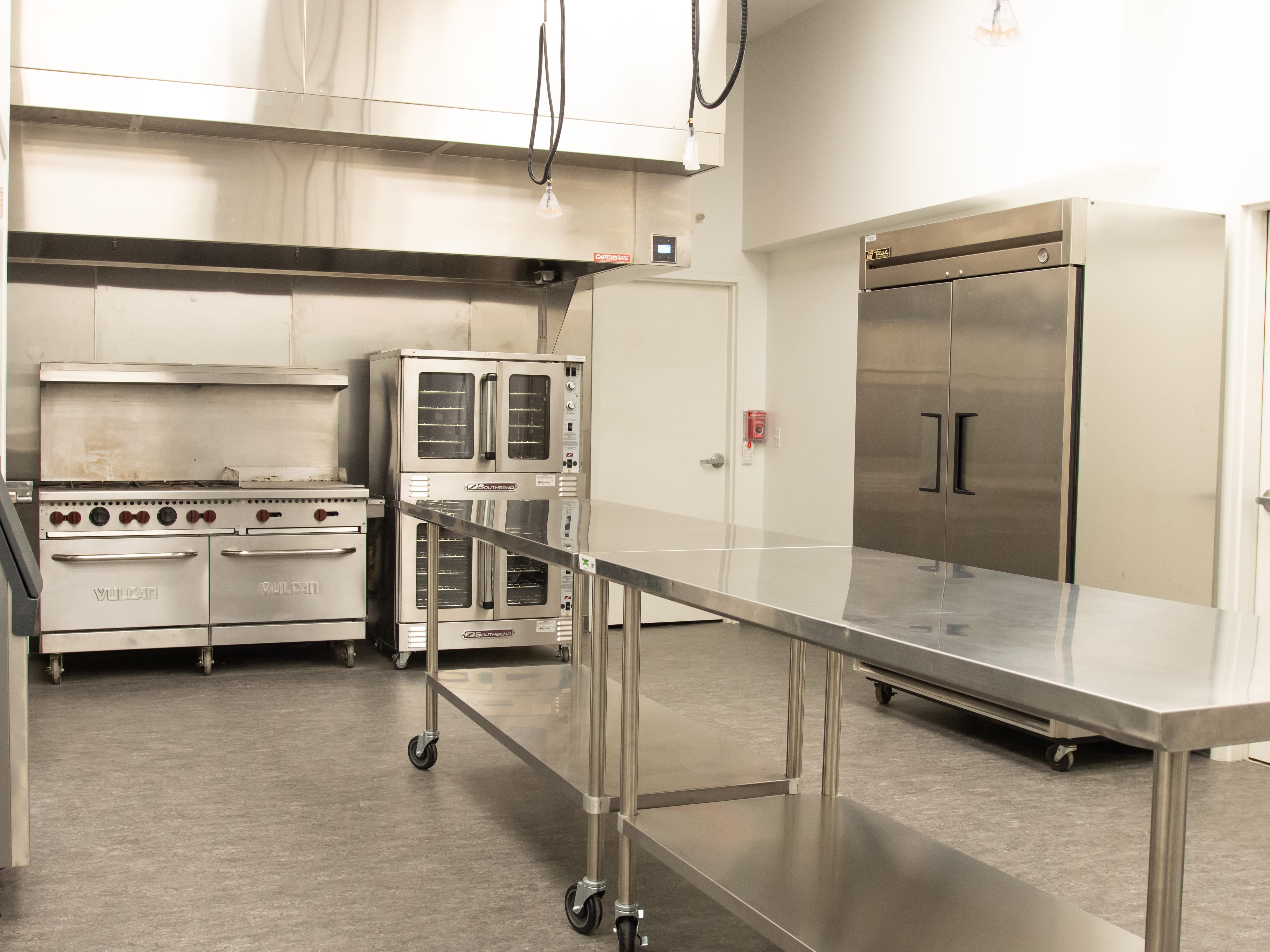 north-campus-commercial-kitchen-stove-fridge_b3oxr3.jpg