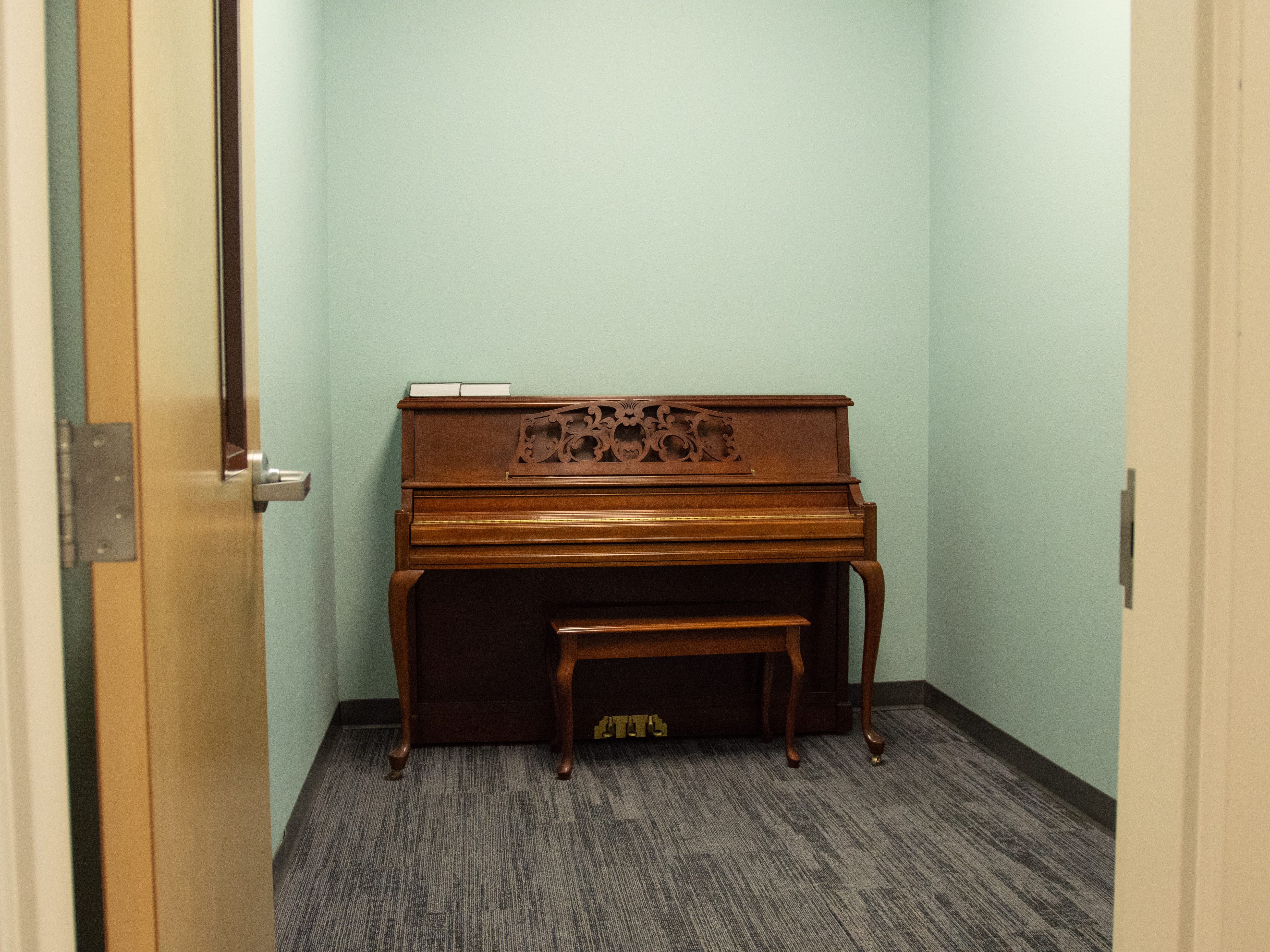 north-campus-upright-piano-practice-room_xtsyhf.jpg