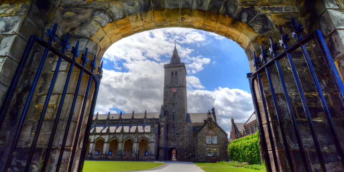 standrews-through-gate1200x600_uhbkjx.jpg